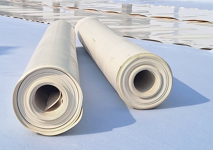 رول‌های ژئوممبران PVC در اجرای میدانی آب‌بندی